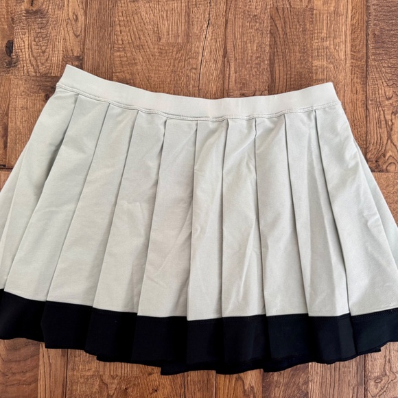 Nike Challenge Pleated Tennis Skirt Skort Green Black Women's Size L - Picture 3 of 7